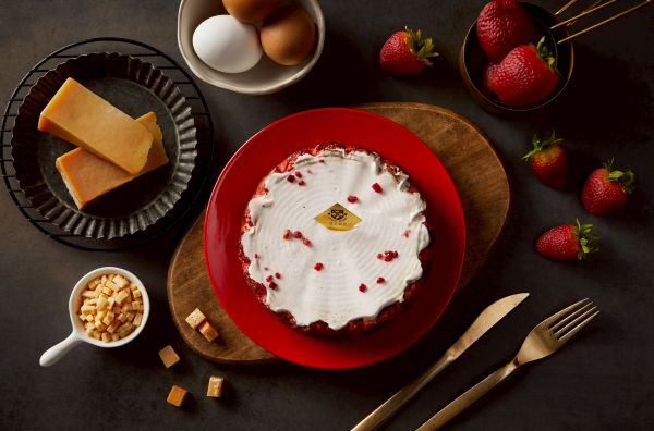 冬天戀愛了！起士公爵「初戀草莓熟成巴斯克」甜蜜上市　聖誕限定一次收齊1